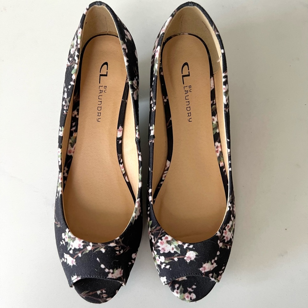 CL by Laundry Floral Peep Toe Low Heel size 9.5